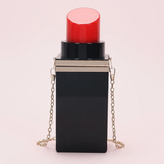 کیف دوشی فانتزی طرح رژ لب با بدنه مشکی و بند زنجیری طلایی