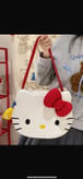 کیف دستی سفید فانتزی به شکل صورت شخصیت Hello Kitty با پاپیون بزرگ قرمز و بند شانهای قرمز